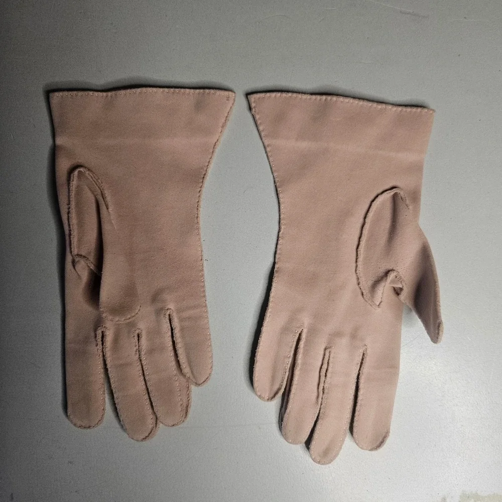 Vintage Pink Gloves Small Geometric Embroidery‎ Notched Cuff 40s 50s Easter